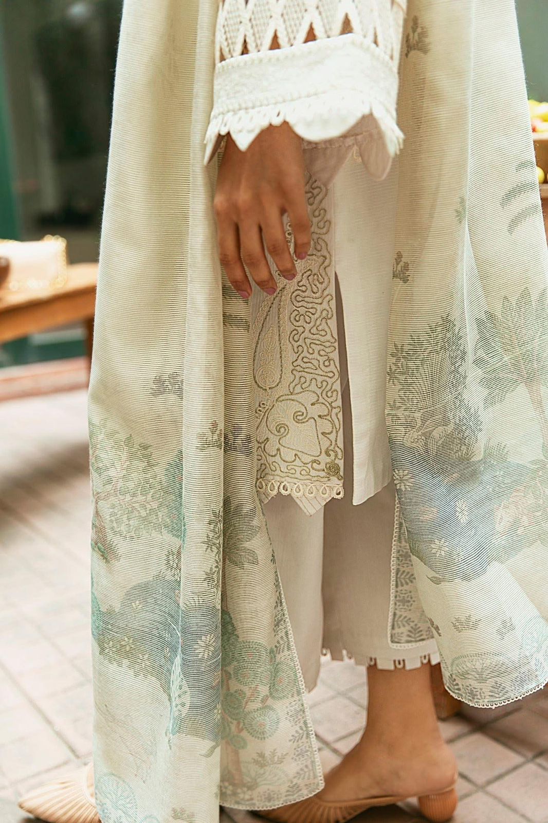 Suffuse Off-White 3pcs Embroidered Suit